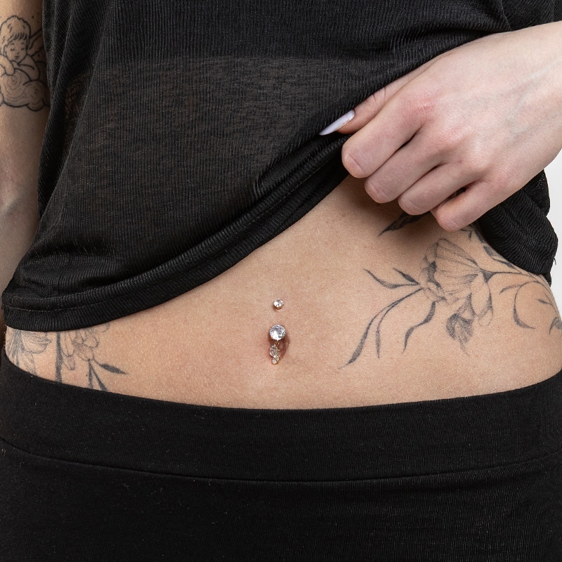 Piercing DA OMBELICO A Banana con Tre Cristalli Pendenti INCASTONATI IN ACCIAIO CHIRURGICO - immagine 6